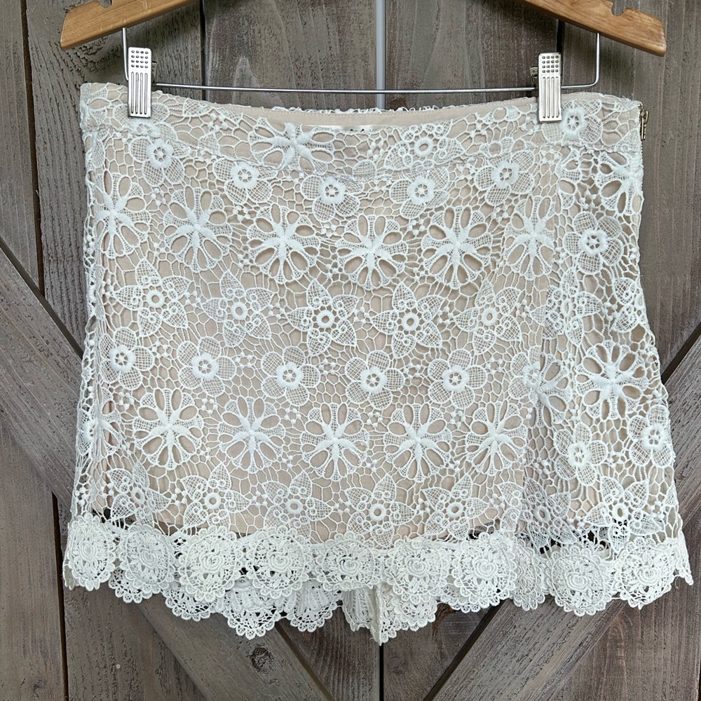 Chelsea and Violet Cream lace Shorts Sz L